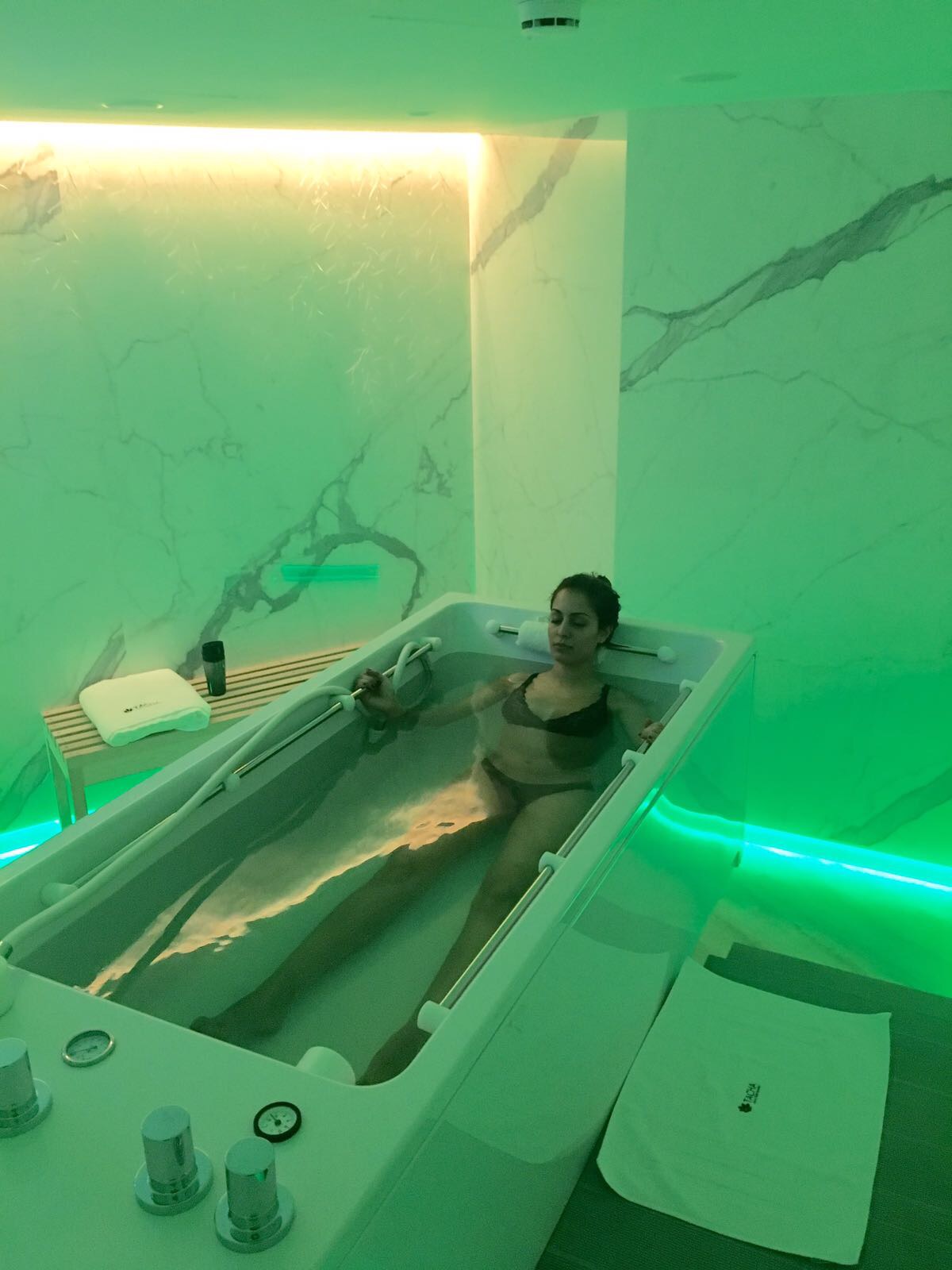 masaje subacuatico hiba abouk tacha